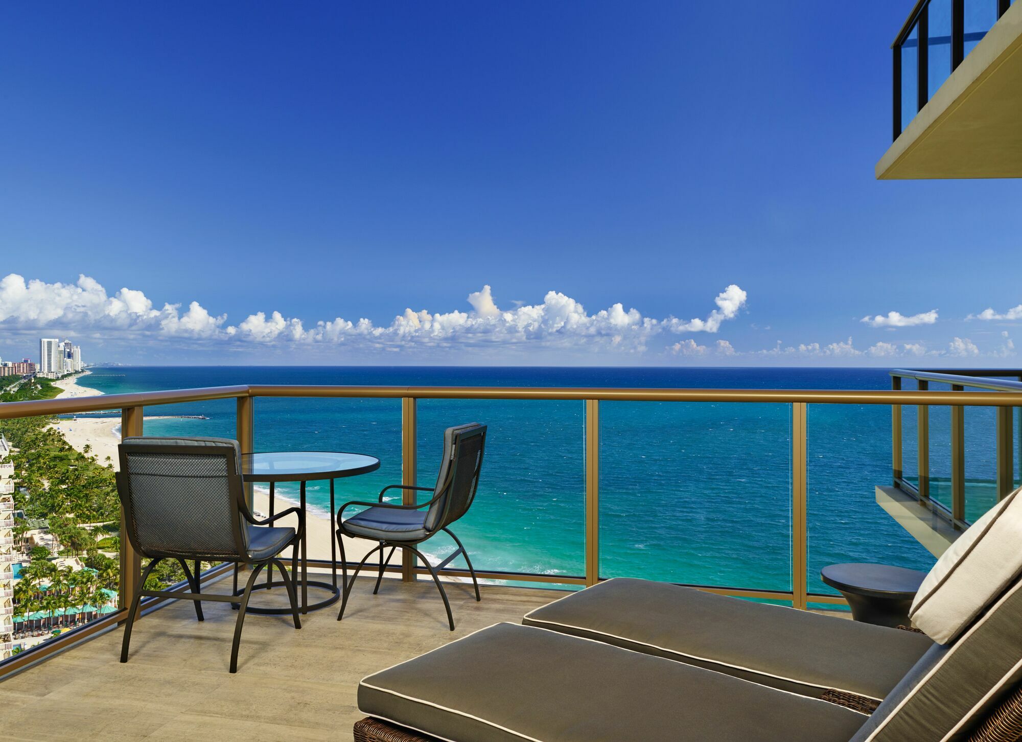 The St. Regis Bal Harbour Resort Miami Beach Rum bild